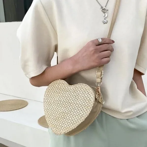Straw Heart Cream Crossbody Shoulder Bag - Picture 2 of 6